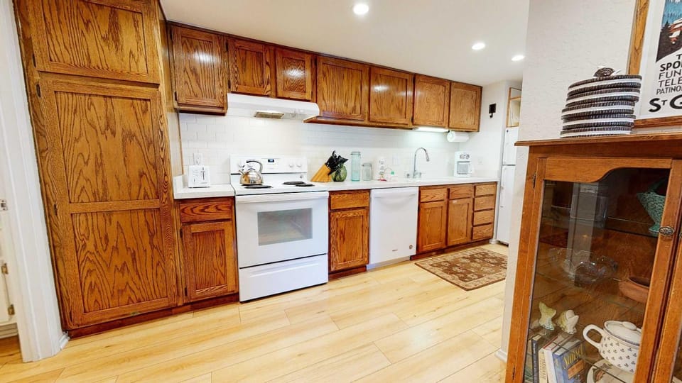 La Residence - Shared Pool Hot Tub & More House in Mammoth Lakes
