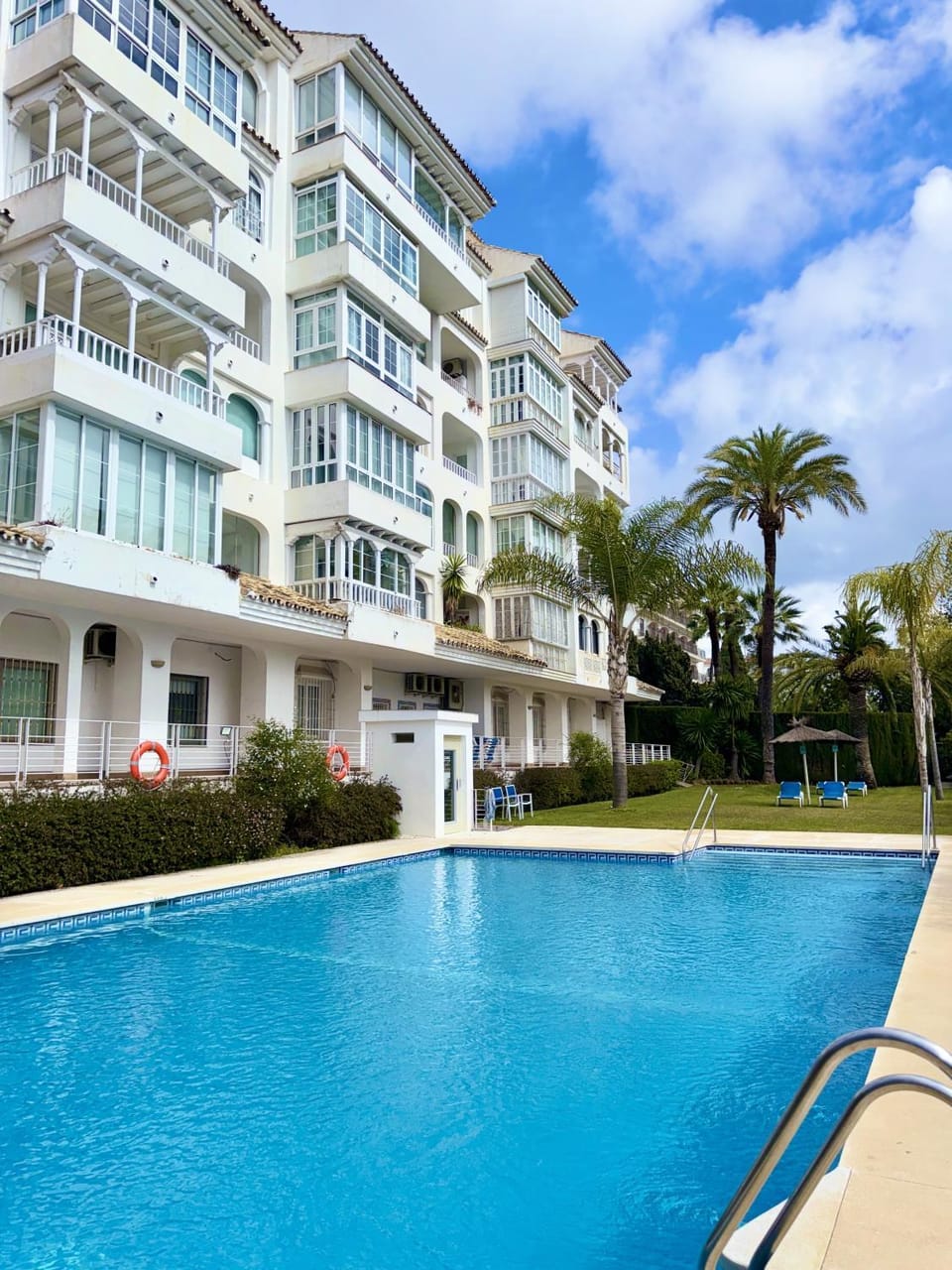 Swimming pool, sunbed