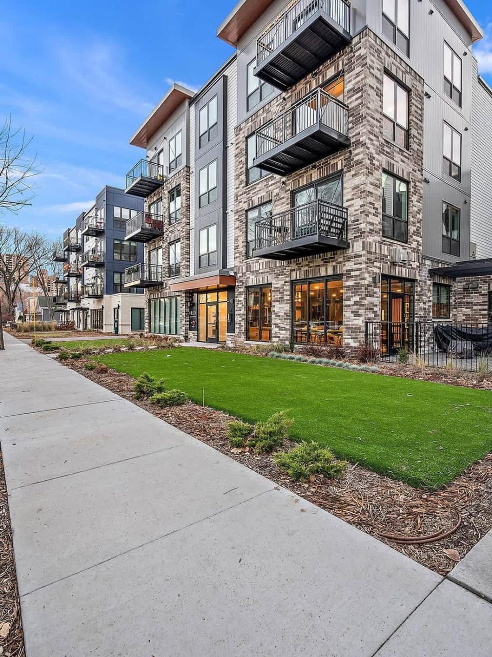 DT UMN 1 BD Gym Free Street Parking Rooftop Apartment in Minneapolis