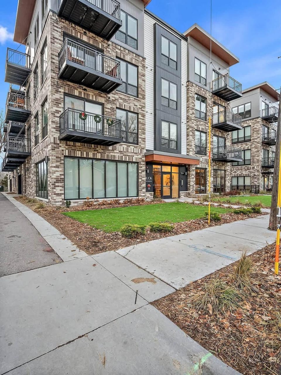 DT UMN 1BD Gym Free Parking Rooftop by River Apartment in Minneapolis