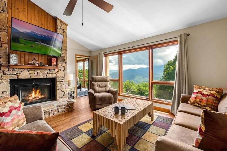 Reeds Retreat by Avada Properties House in Gatlinburg