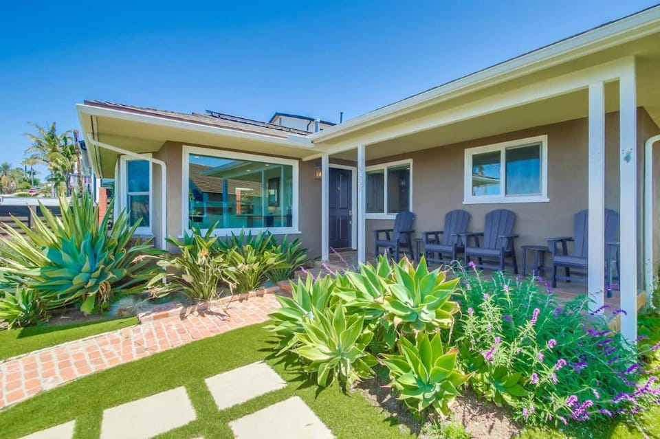Bay Park Breeze - Minutes to Sea World, The Beach & Downtown House in Pacific Beach
