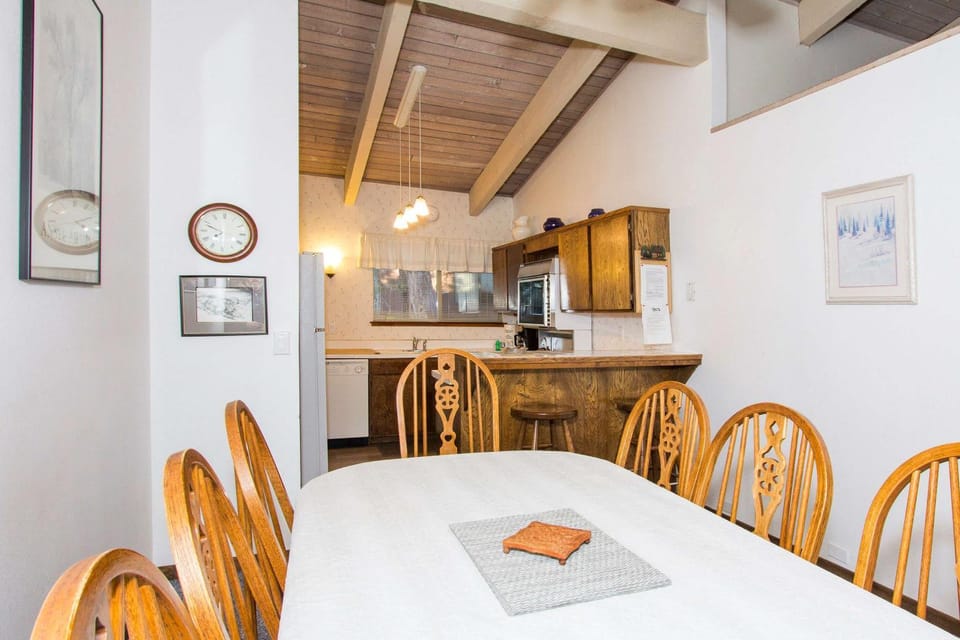 Mammoth Estates - 4 Seasons of Beauty with Accessible Amenities House in Mammoth Lakes