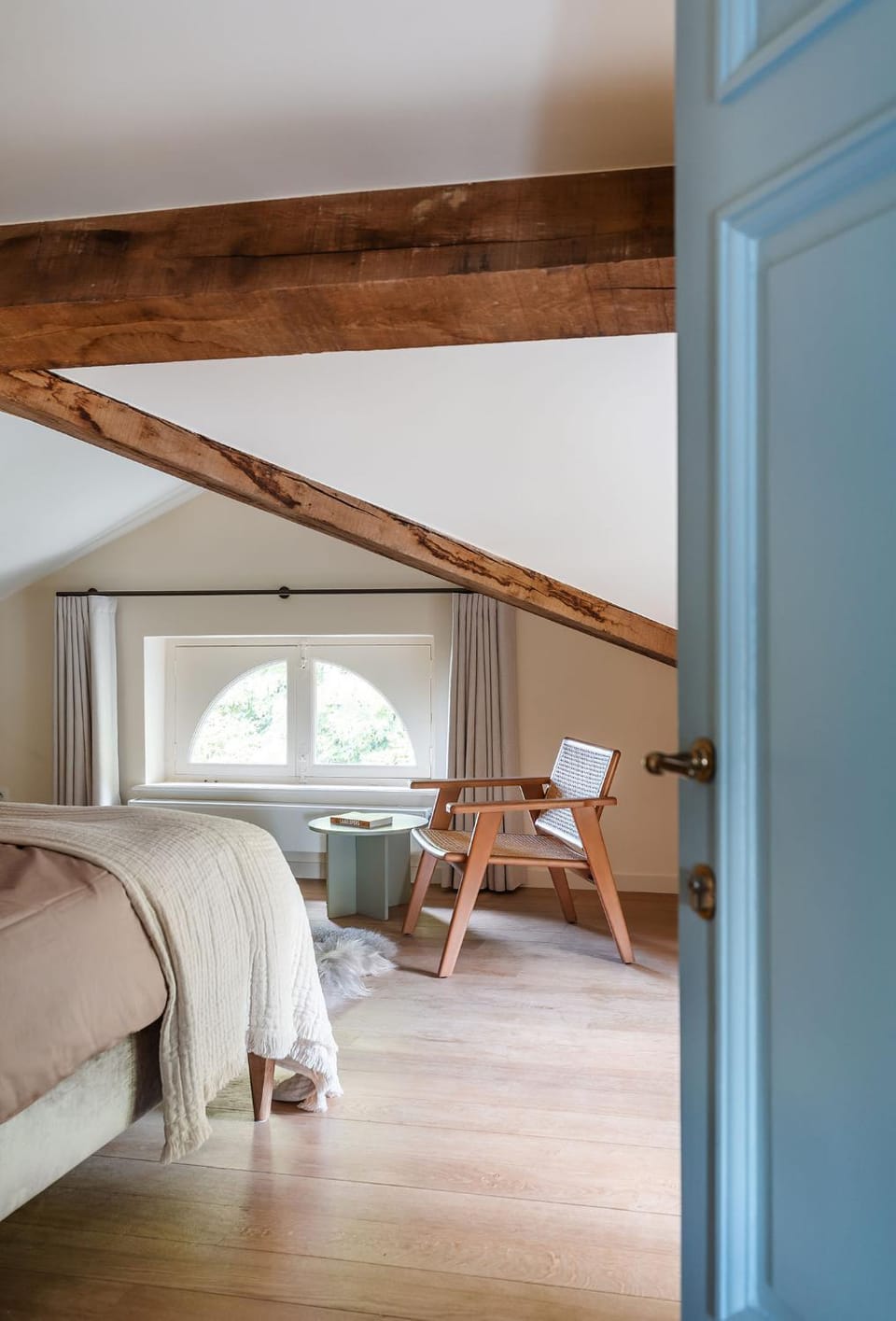 Photo of the whole room, Seating area, Bedroom