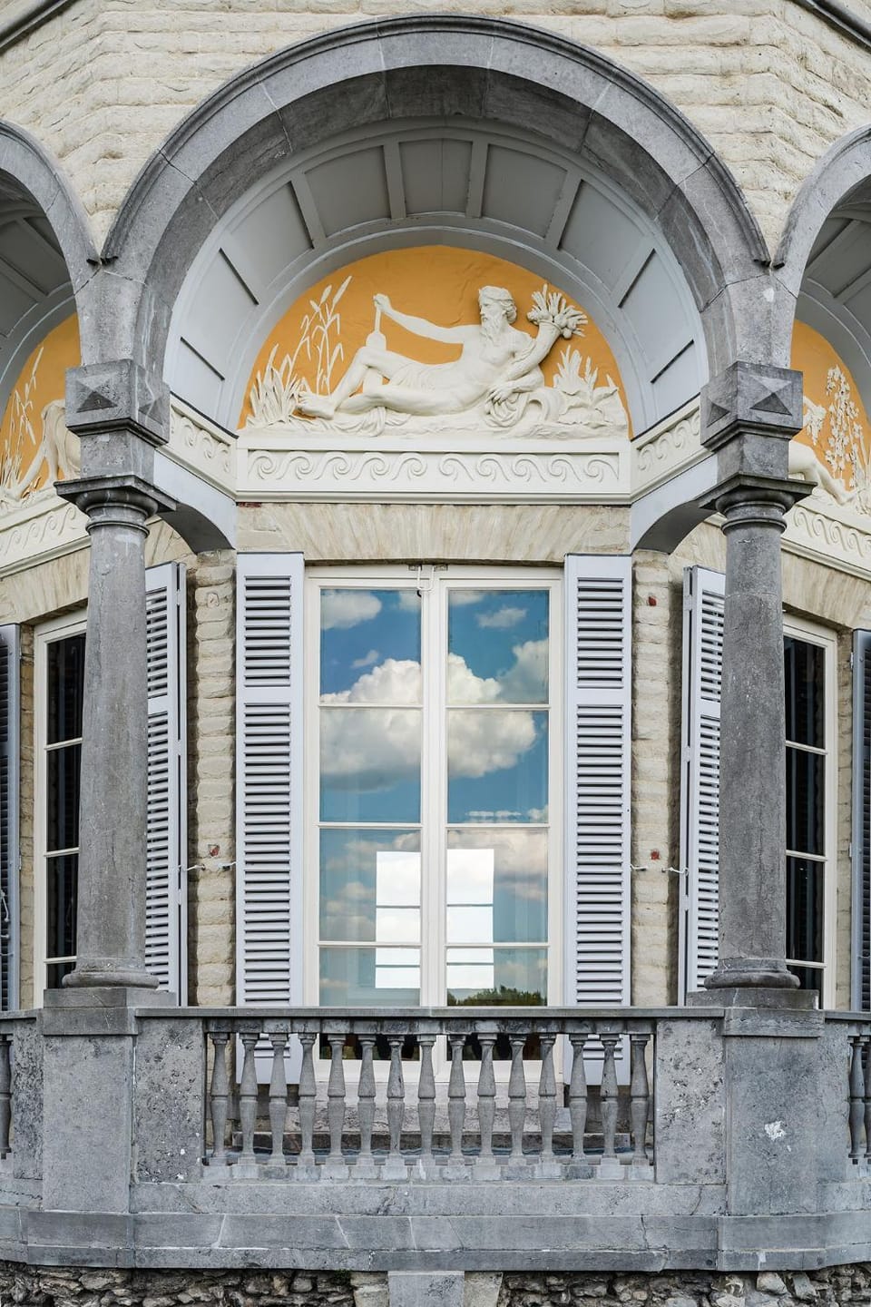 Facade/entrance, Day, Balcony/Terrace