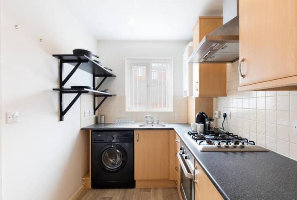 Kitchen or kitchenette, stove, washing machine