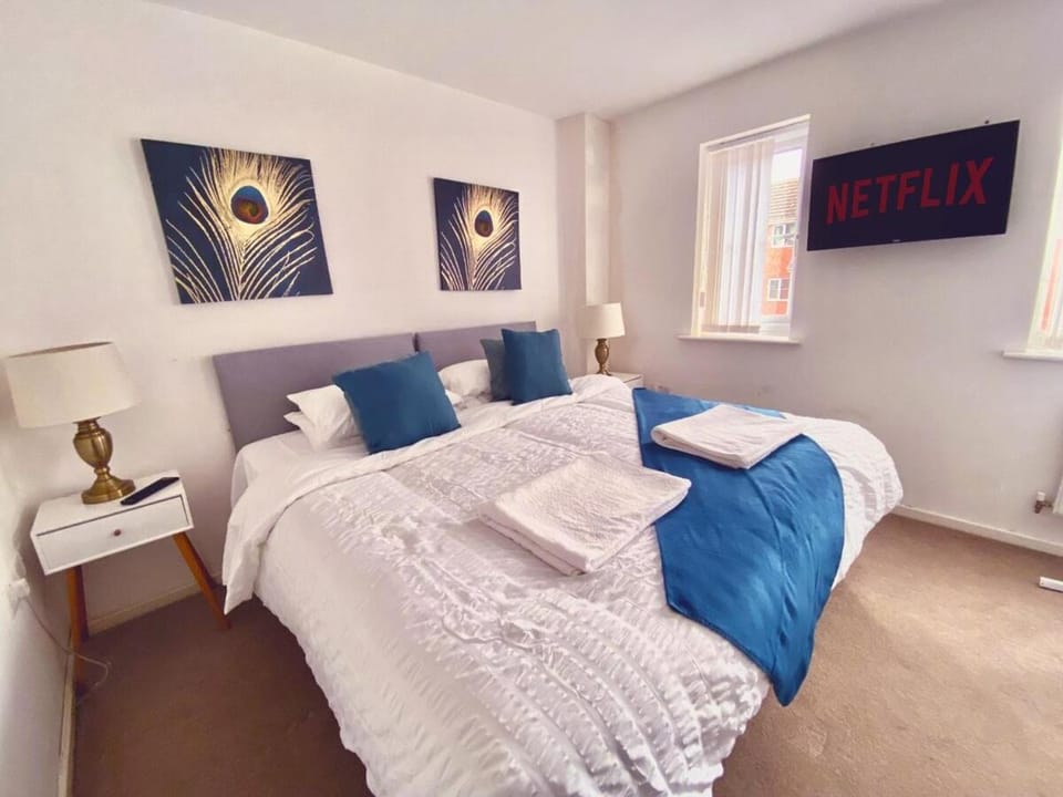 Bed, Bedroom, towels