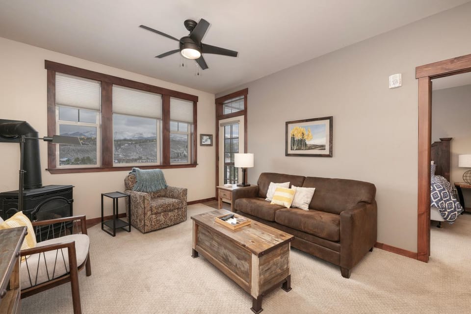 Living room, Seating area, Mountain view, furniture