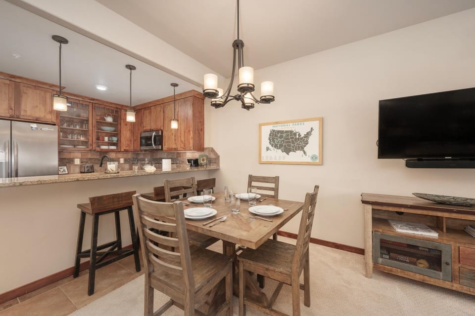 TV and multimedia, Kitchen or kitchenette, Dining area, furniture
