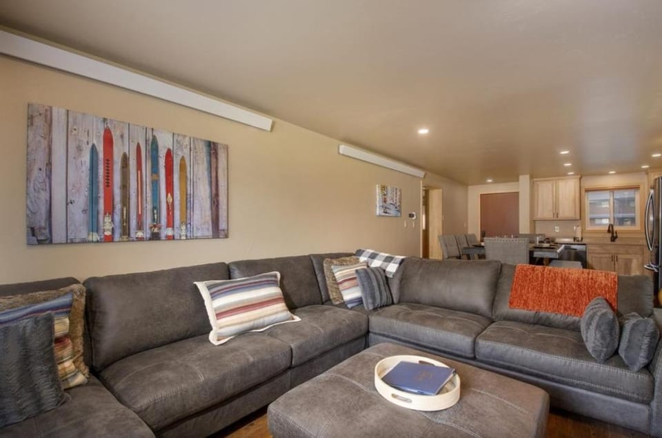 Living room, Seating area, furniture