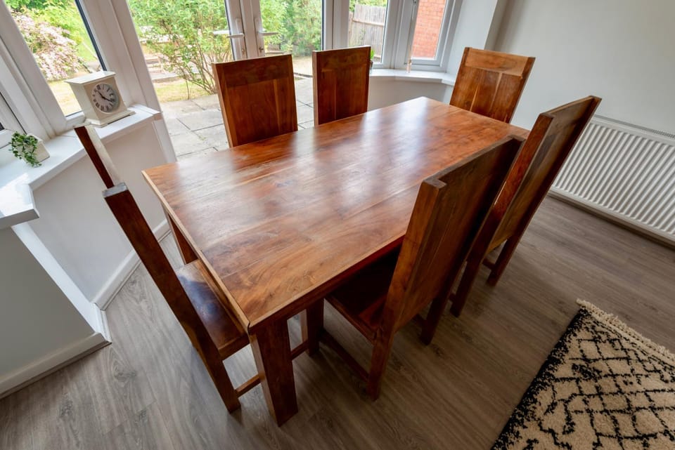 Seating area, Dining area