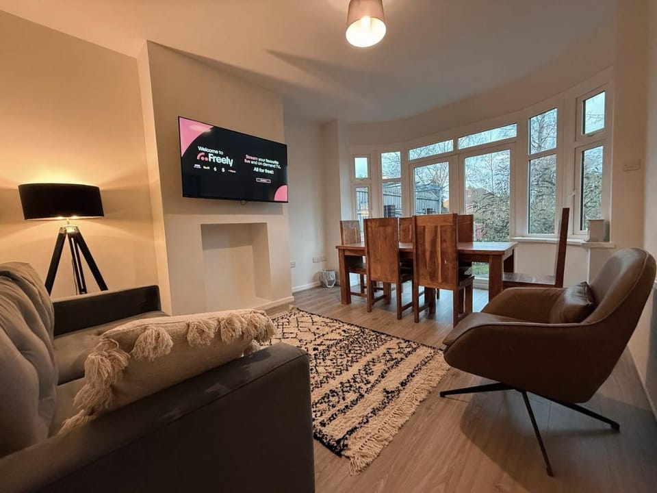 TV and multimedia, Living room, Dining area