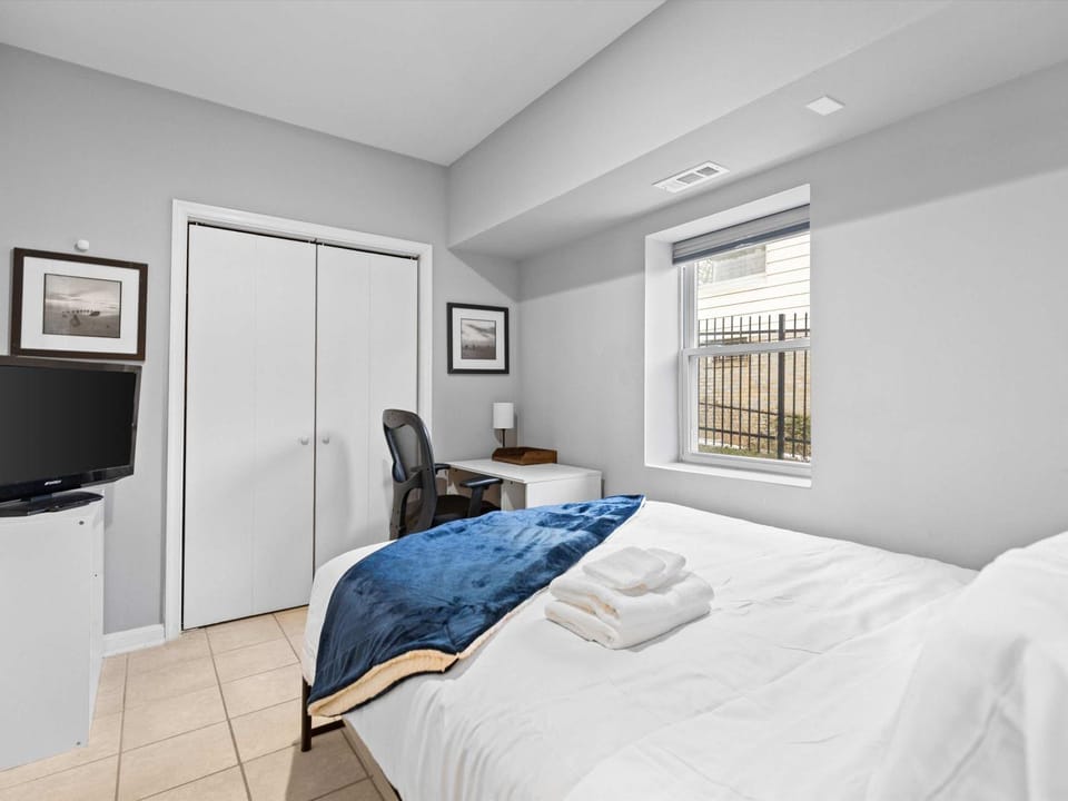 Sunny City Accommodations - Close to METRO and UMD Apartment in Mount Rainier