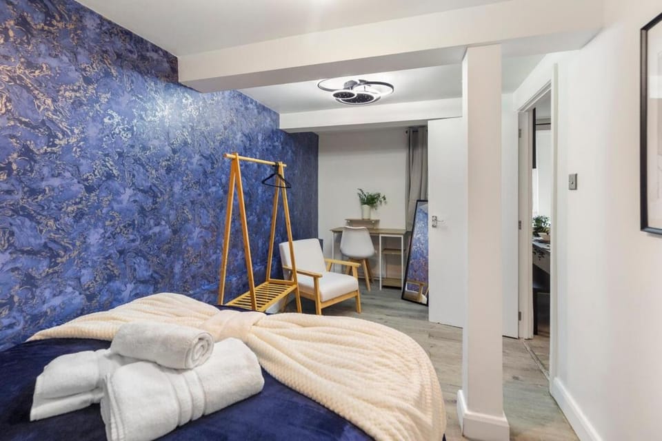Cosy Gem Next Transport easy access central London Apartment in London