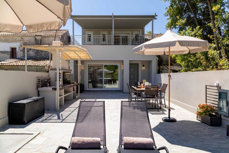 Property building, Patio, Day, Garden, View (from property/room), Balcony/Terrace, Spa and wellness centre/facilities, Seating area, Dining area, Garden view, sunbed