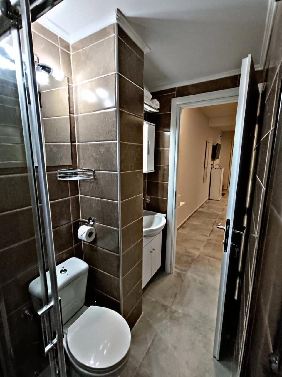 Toilet, Bathroom, towels