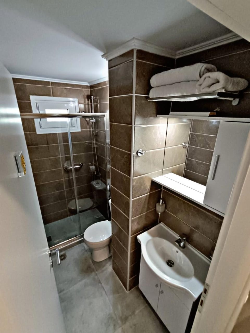 Shower, Toilet, Bathroom, towels