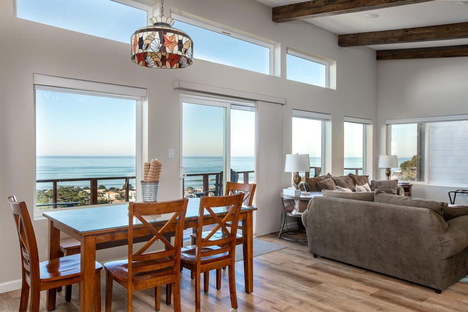 Amazing View Newly Remodeled -L2 EV Charger- Pet Friendly House in Cambria