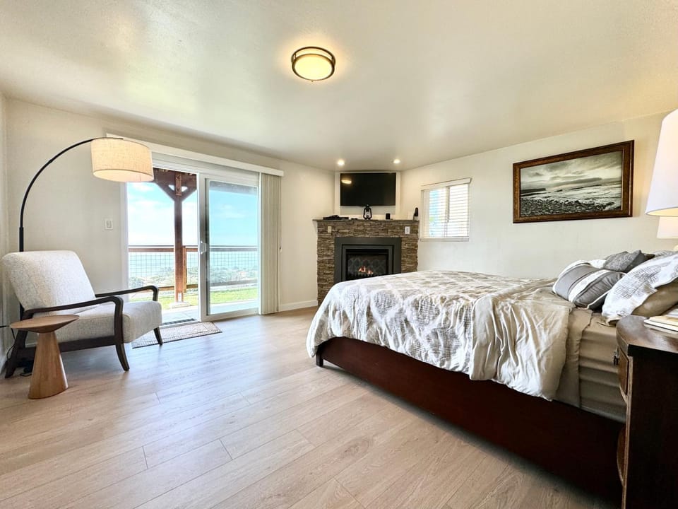 Amazing View Newly Remodeled -L2 EV Charger- Pet Friendly House in Cambria