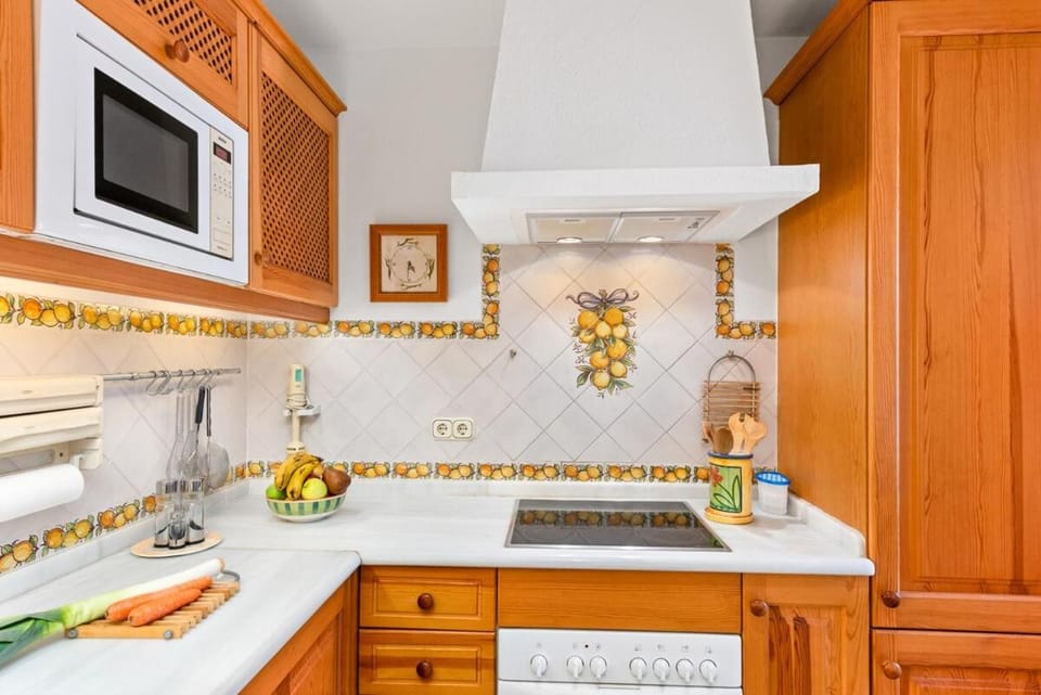 Kitchen or kitchenette, oven, stove