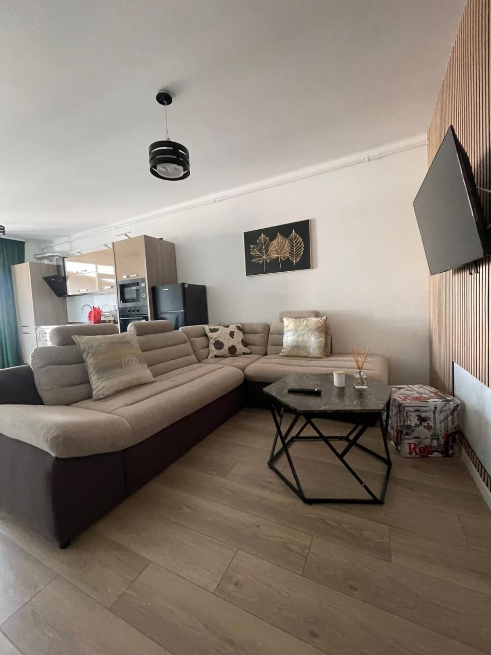 Communal lounge/ TV room, Living room, Seating area, Evening entertainment