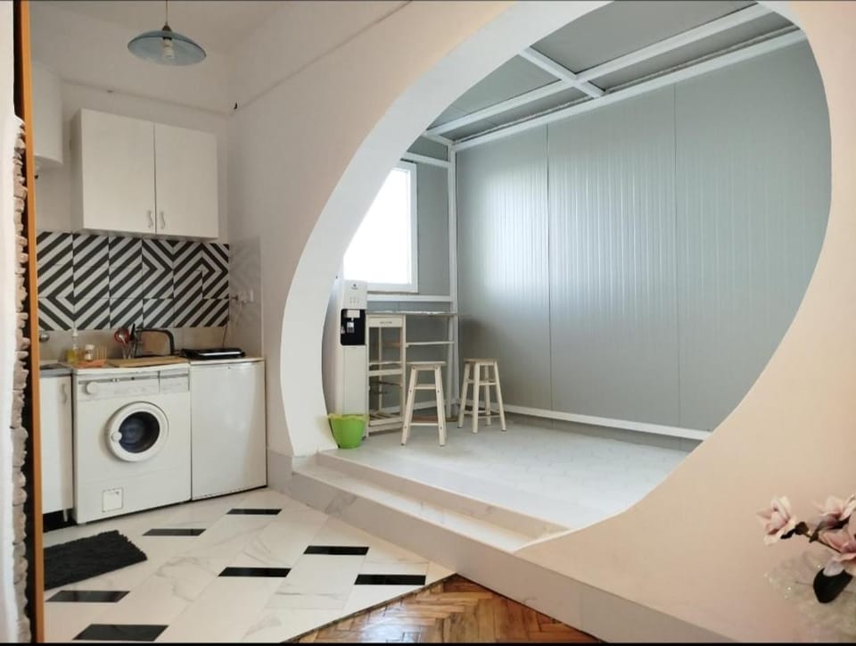 Kitchen or kitchenette, Seating area, Dining area, washing machine