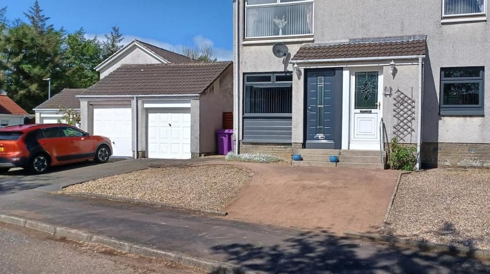 Property building, Neighbourhood, Street view, Parking