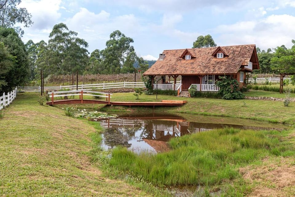Coffee Cottage with Flowers Chalet in State of Goiás