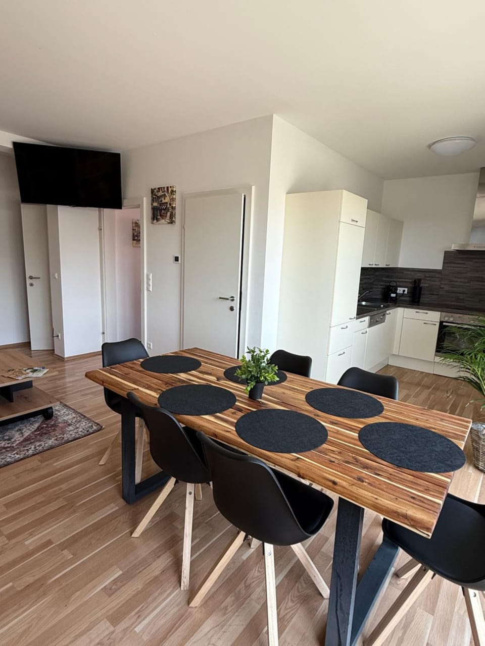 Seating area, Food
