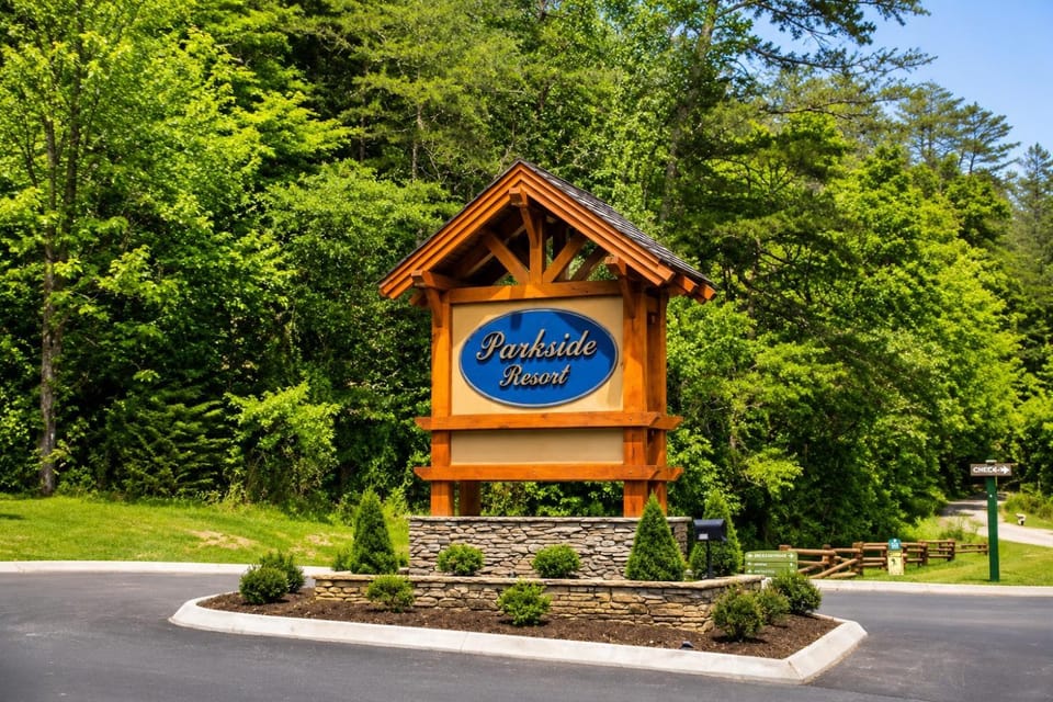 Luxury Cabin w All-Inclusive Resort Amenities Cabin in Pigeon Forge