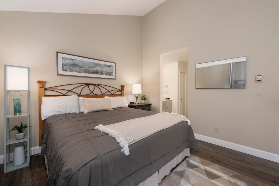 Bed, TV and multimedia, Bedroom, furniture