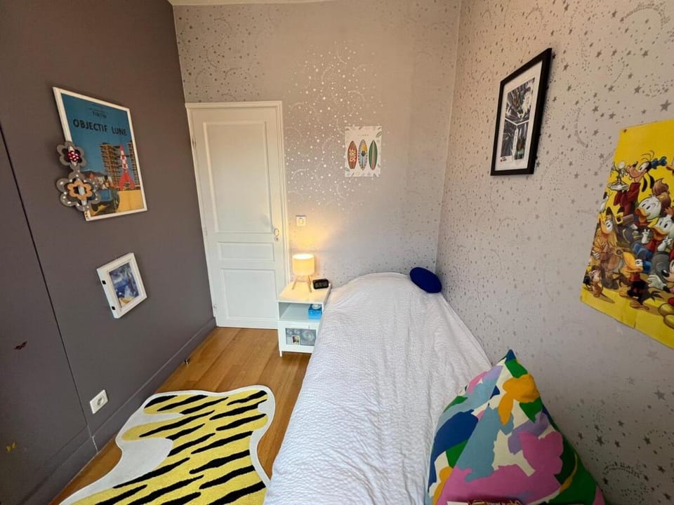 Bed, Photo of the whole room, Bedroom