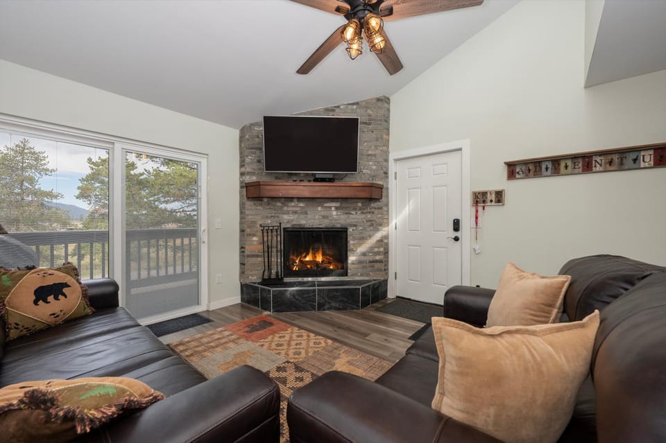 TV and multimedia, Living room, Seating area, fireplace, furniture