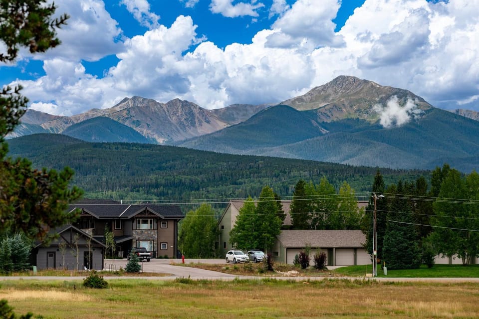 Neighbourhood, Natural landscape, Mountain view