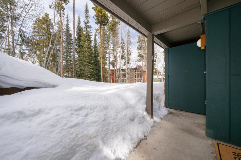 Day, Natural landscape, Winter, Balcony/Terrace, storage