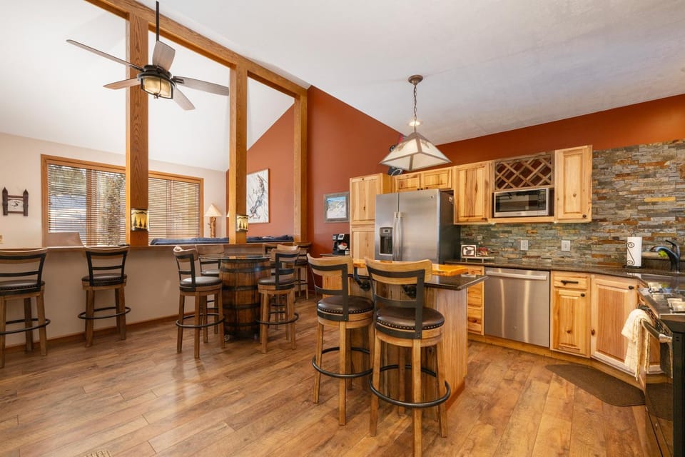 Kitchen or kitchenette, Dining area, furniture