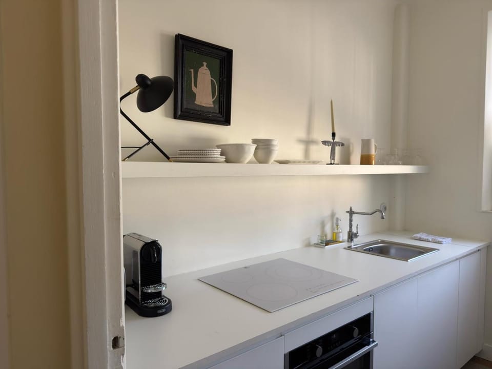Coffee/tea facilities, Kitchen or kitchenette, oven, kitchen