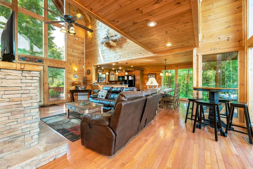 A Suite Mountain View, free tickets, no catch! Chalet in Pigeon Forge