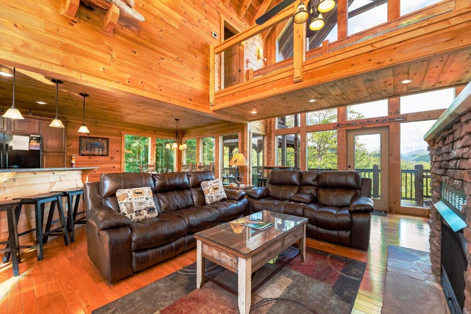 A Suite Mountain View, free tickets, no catch! Chalet in Pigeon Forge