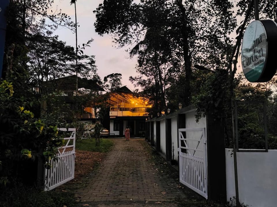 1 Forest Soul - Forest Side Retreat with Pool Hotel in Kerala