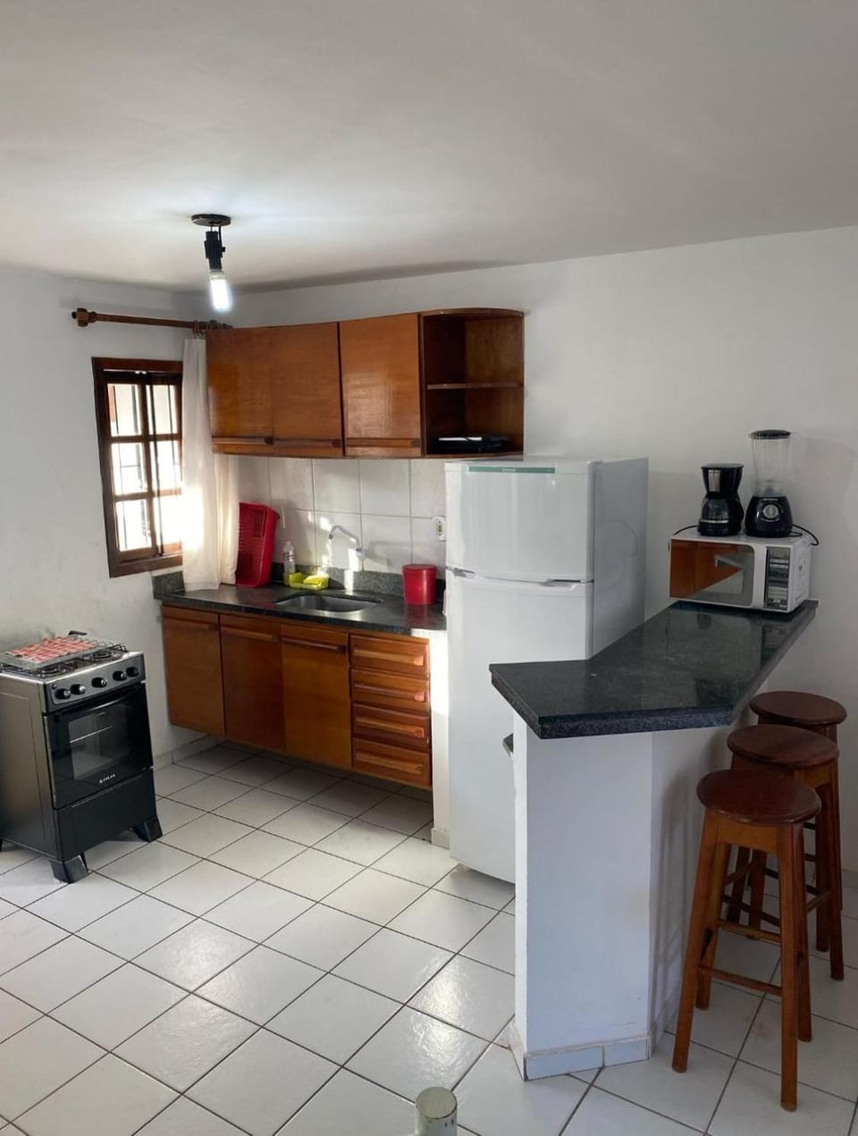 AP28 com 2 suítes para até 8 pessoas, pertinho da Praia de Taperapuã, apenas 3 minutos a pé Apartment in State of Bahia