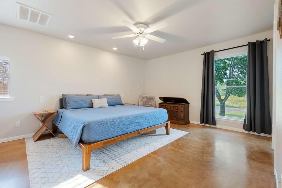 2br Texas Countryside Home w Hot Tub House in Marble Falls