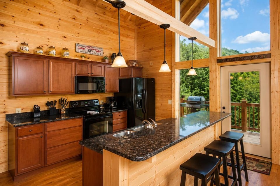 A Suite Mountain Escape, free tickets, no catch! Chalet in Pigeon Forge