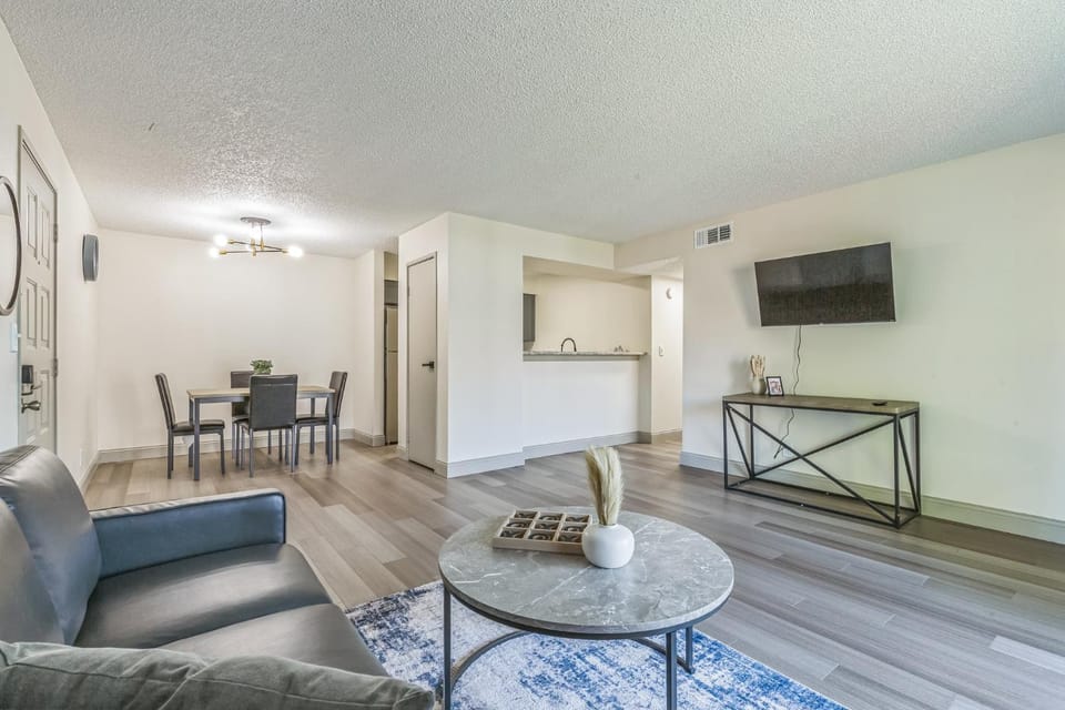 Rosehill Pointe 122 I Comfy 2 Bed 1 Bath Apartment in Lenexa