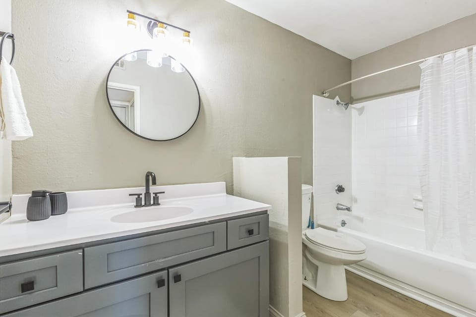 Rosehill Pointe 55 I Spacious 1 Bed 1 Bath Apartment in Lenexa