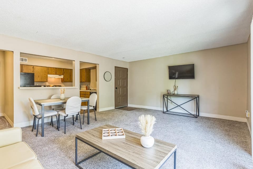 Rosehill Pointe 197 I Spacious 1 Bed 1 Bath Apartment in Lenexa