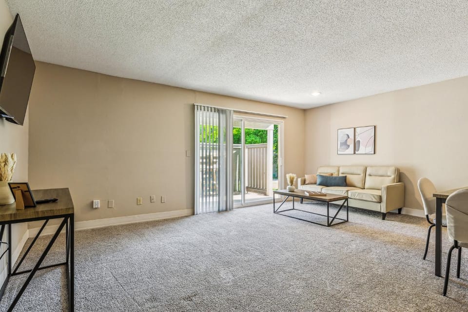Rosehill Pointe 197 I Spacious 1 Bed 1 Bath Apartment in Lenexa