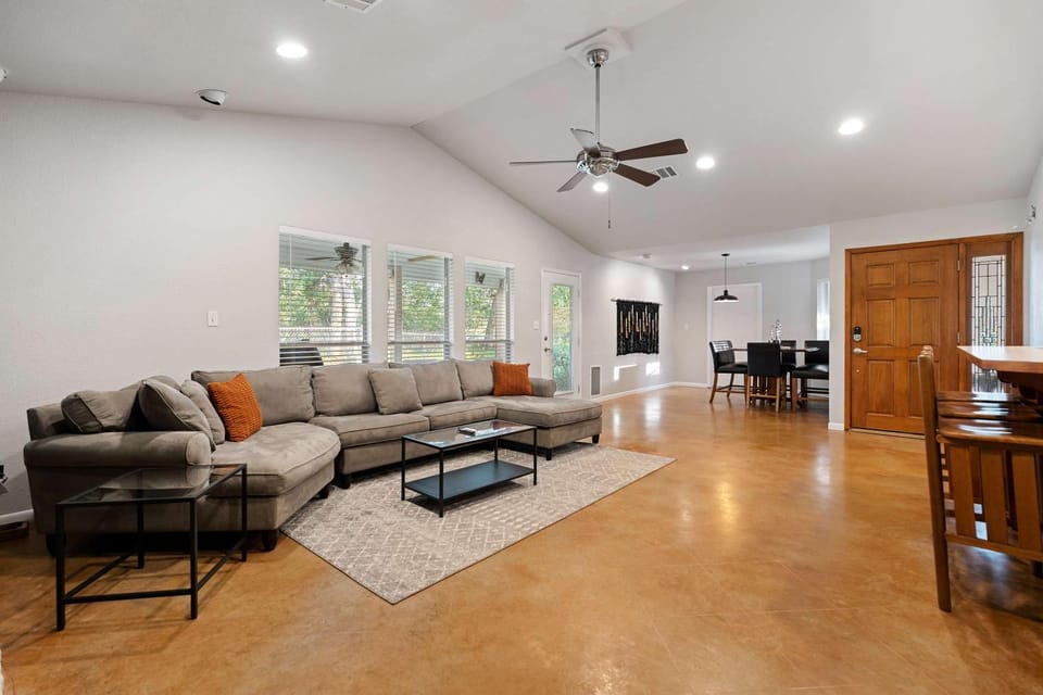 Pet-Friendly Marble Falls Home w Hot Tub House in Marble Falls