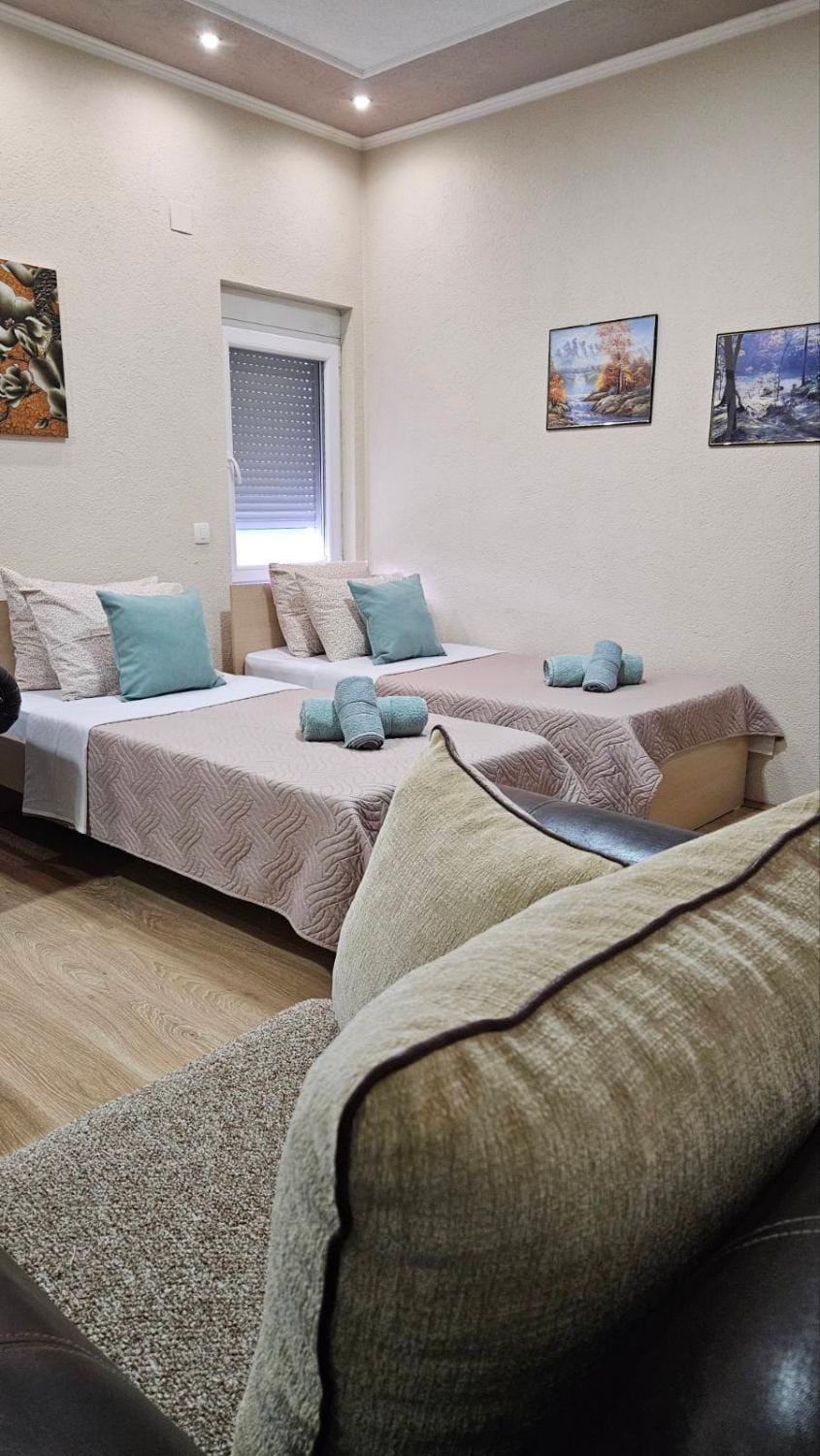 Bed, Living room