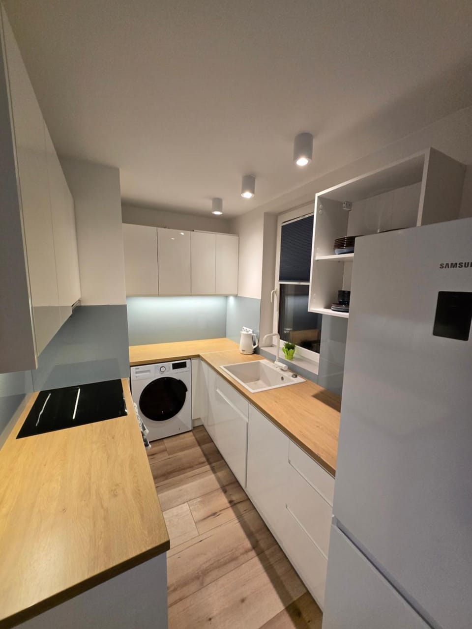 Kitchen or kitchenette, stove, washing machine